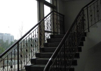 康虹路铁艺楼梯安装工程案例